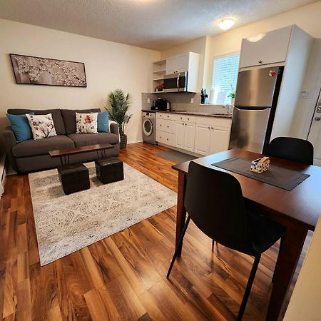 Adorable 1- Bedroom Suite In Langford Victoria Eksteriør bilde