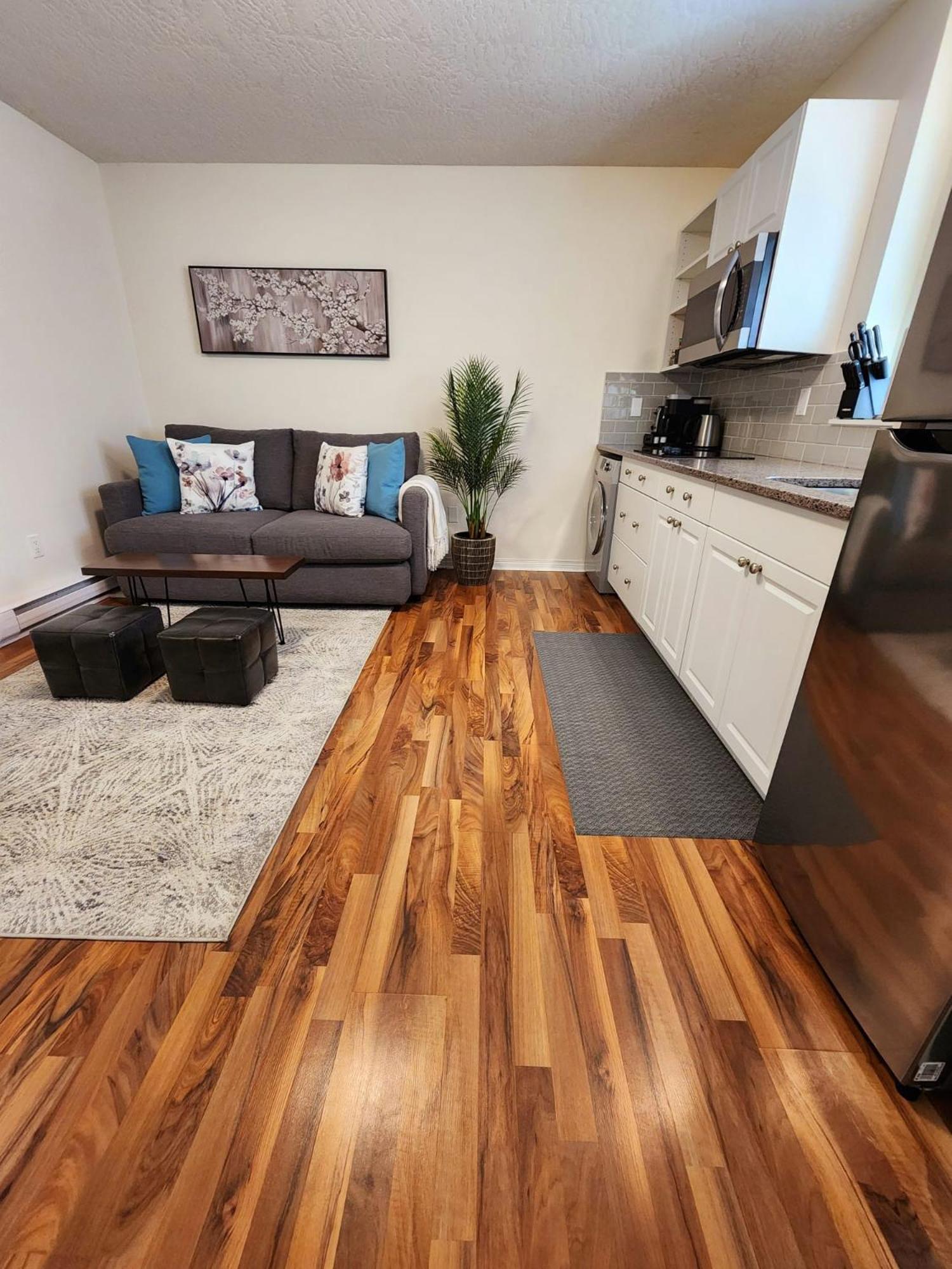 Adorable 1- Bedroom Suite In Langford Victoria Eksteriør bilde