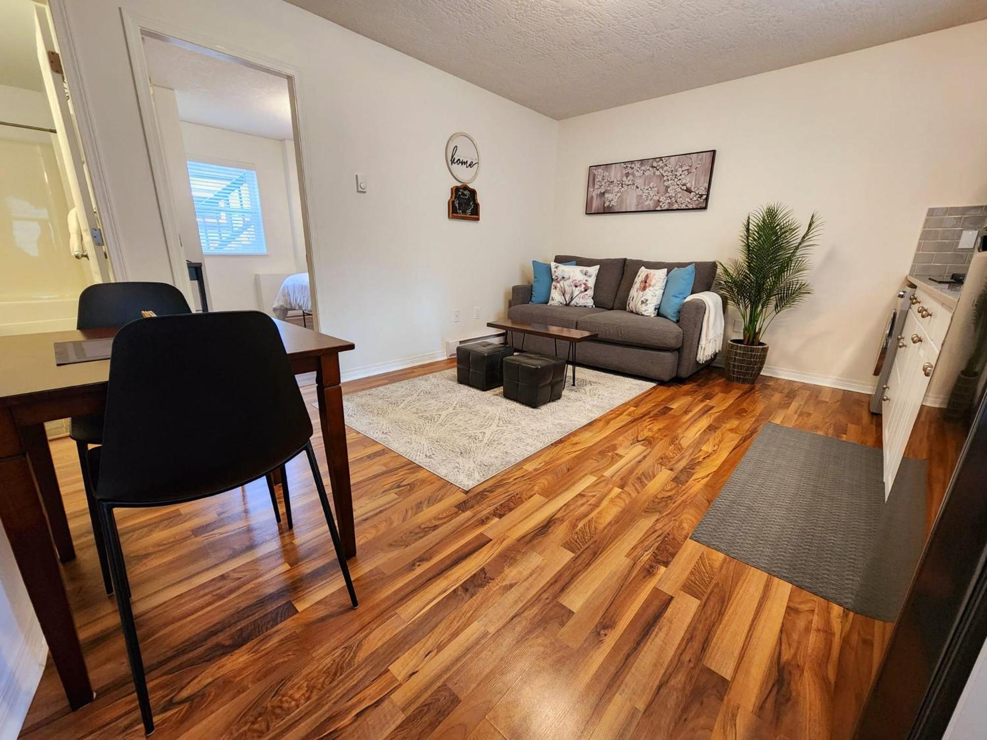 Adorable 1- Bedroom Suite In Langford Victoria Eksteriør bilde